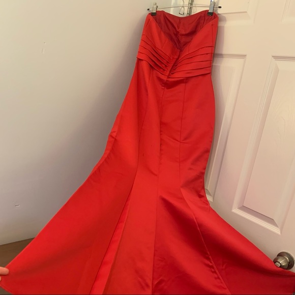 Jessica McClintock for Gunne Sax Red Strapless Mermaid Dress - Picture 3 of 12